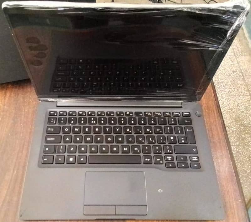 DELL LATITUDE E7400 i7-8TH GEN/laptop 0