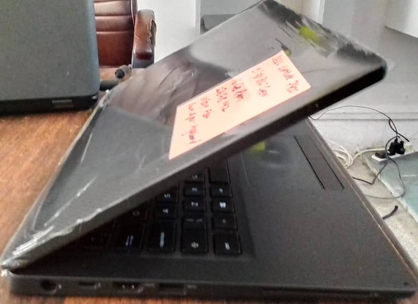 DELL LATITUDE E7400 i7-8TH GEN/laptop 5