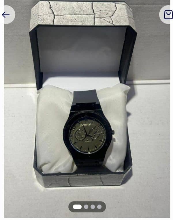 Men watch 4