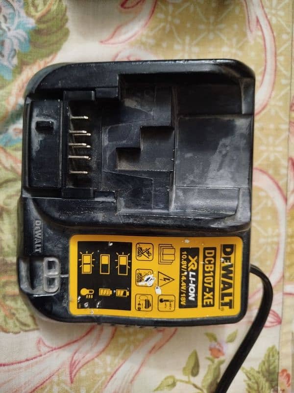 DeWalt charger 1