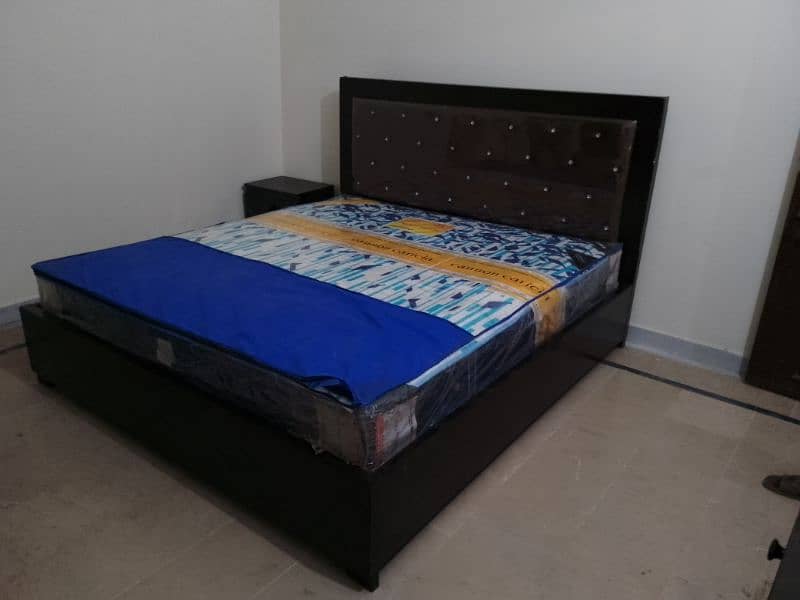 full poshish king size double bed with 2 side table only 0327 6047814 3