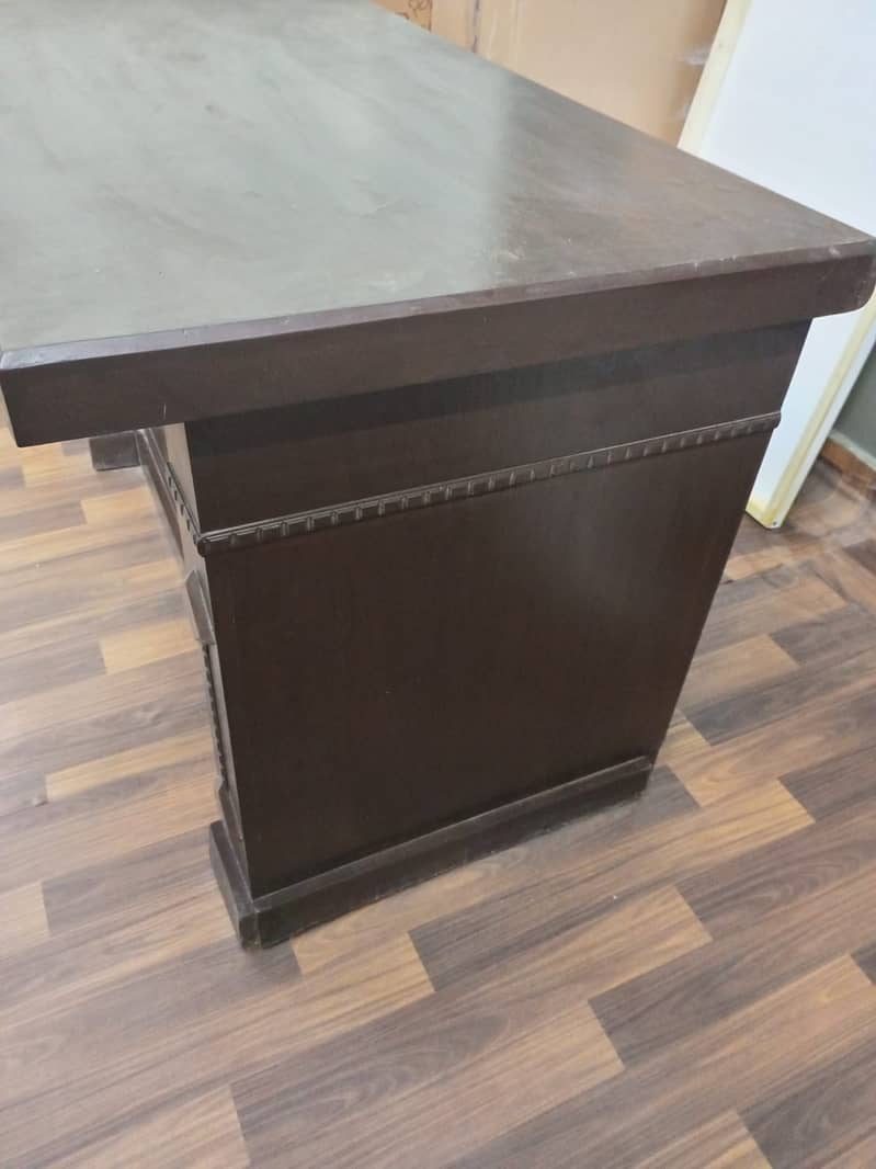 Wooden Office Table | Excellent Condition 1