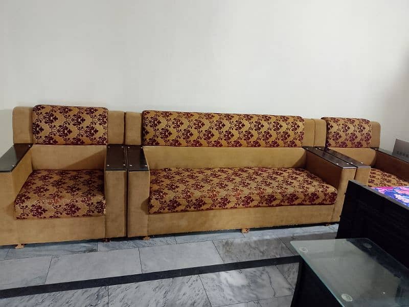 5 seater sofa with cushions 1