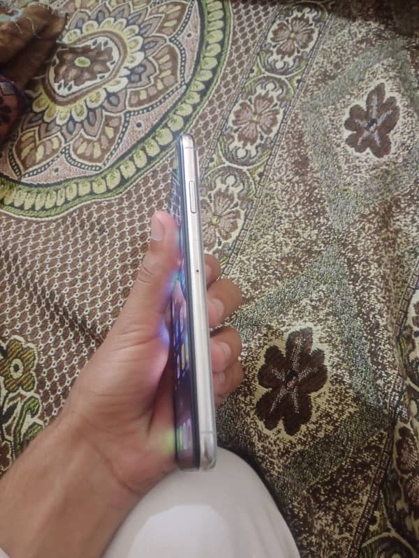 iPhone XS Max 64Gb White Colour Non PTA 4