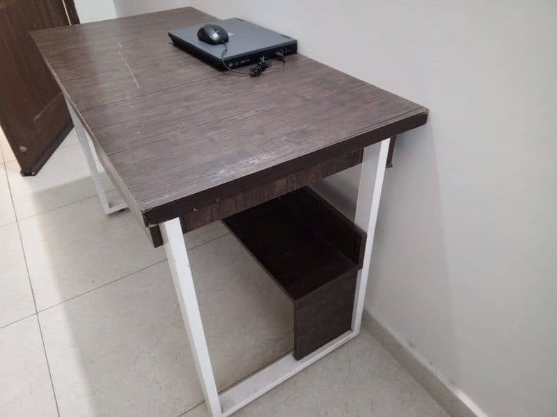 2 Office Tables are available for Sale 2