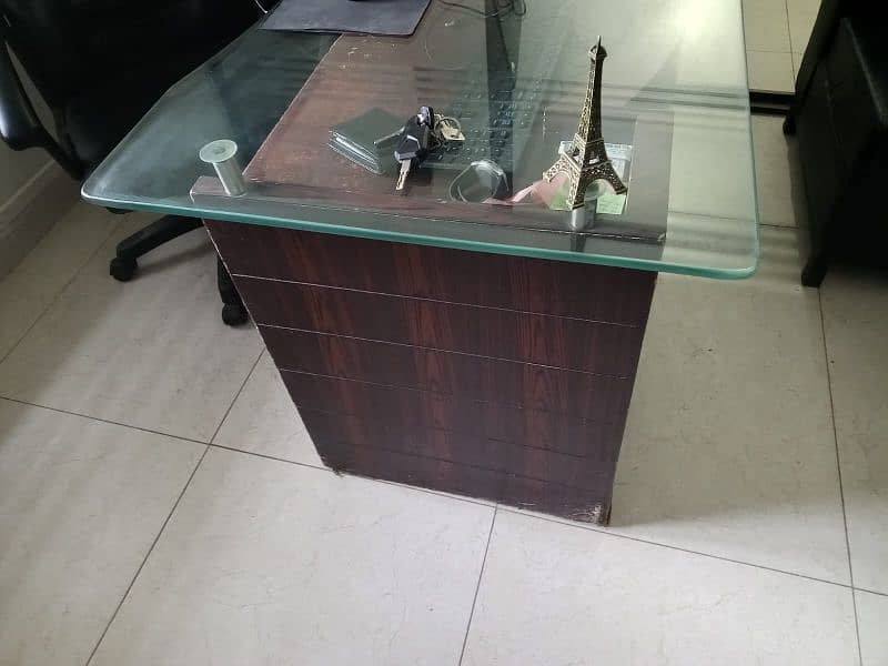 2 Office Tables are available for Sale 4