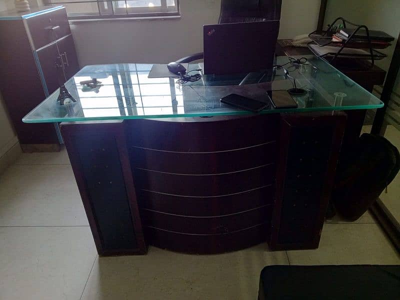 2 Office Tables are available for Sale 5