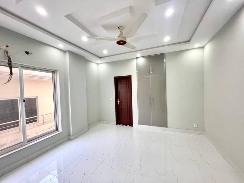 1 Bed Apartment Available For Rent Lda avenues 1 7