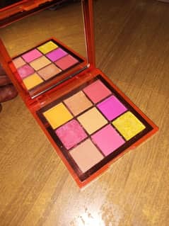 Neon Huda beauty Eyeshadow palette