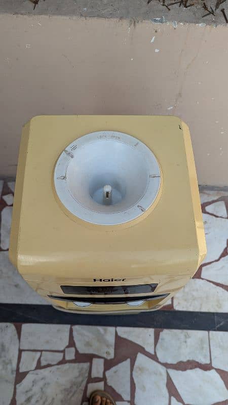 HAIER DISPENSER 1