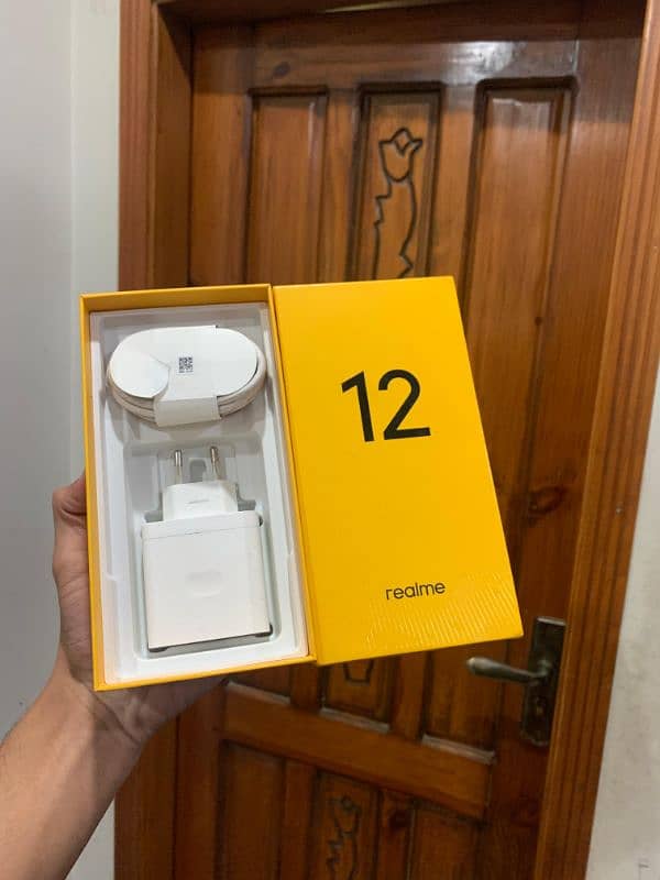 realme 12 0