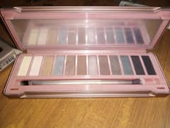 NAKED 8 EYESHADOW PALETTE