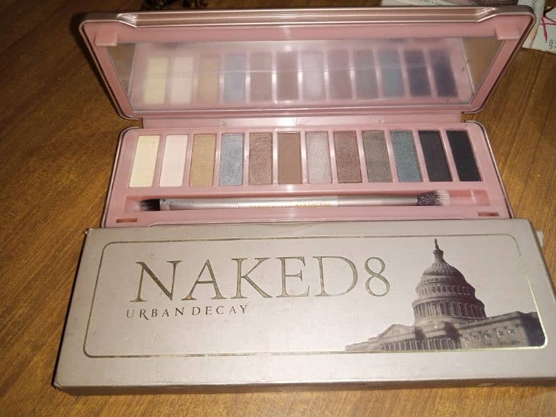 NAKED 8 EYESHADOW PALETTE 1