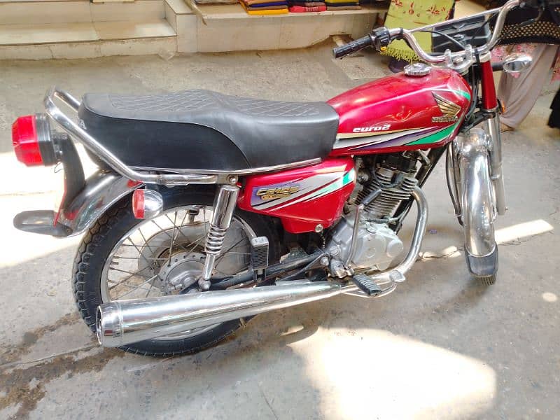 Honda 125 lush condition golden number 3