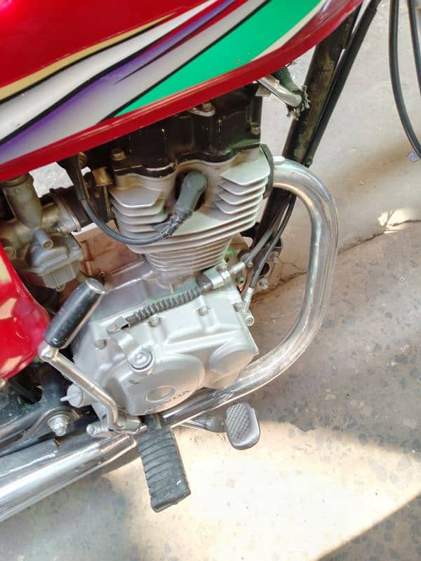 Honda 125 lush condition golden number 4