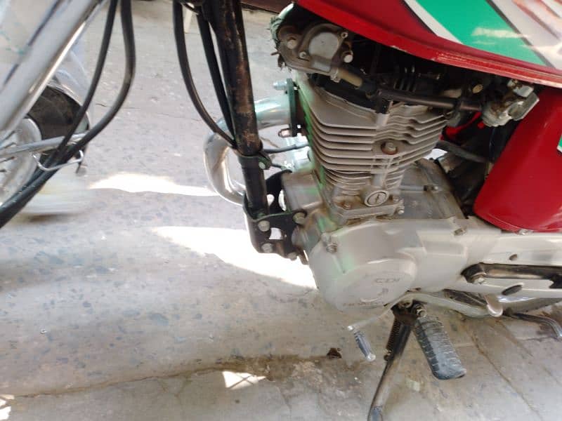 Honda 125 lush condition golden number 5