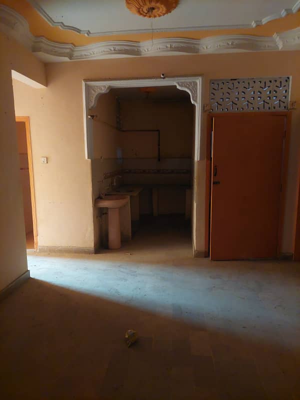 Flat for sale 100sq yard in main road Allah wala town korangi crossing 2