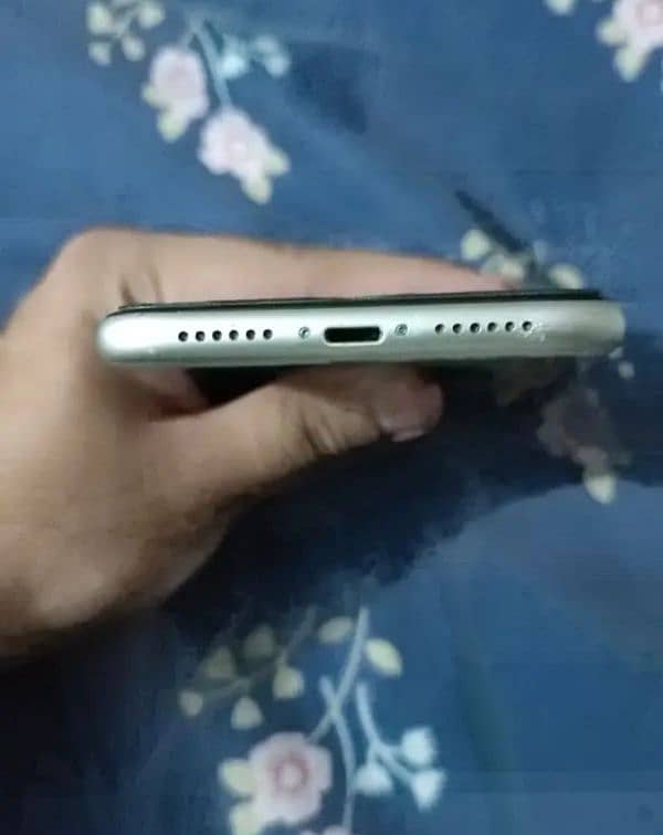 iPhone 11 non PTA 3