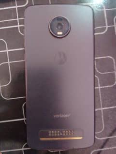 Motorola Z4.    Ram  4GB   Storage 128