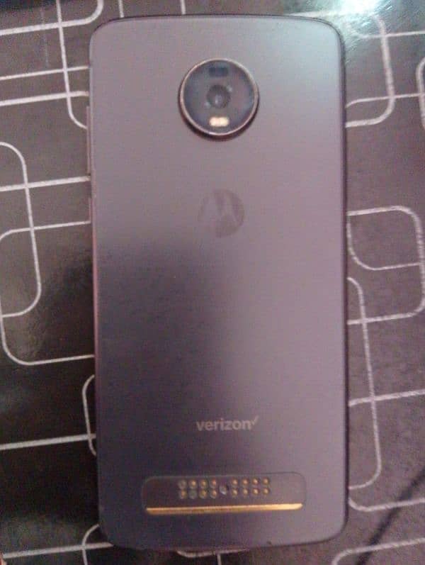 Motorola Z4.    Ram  4GB   Storage 128 0