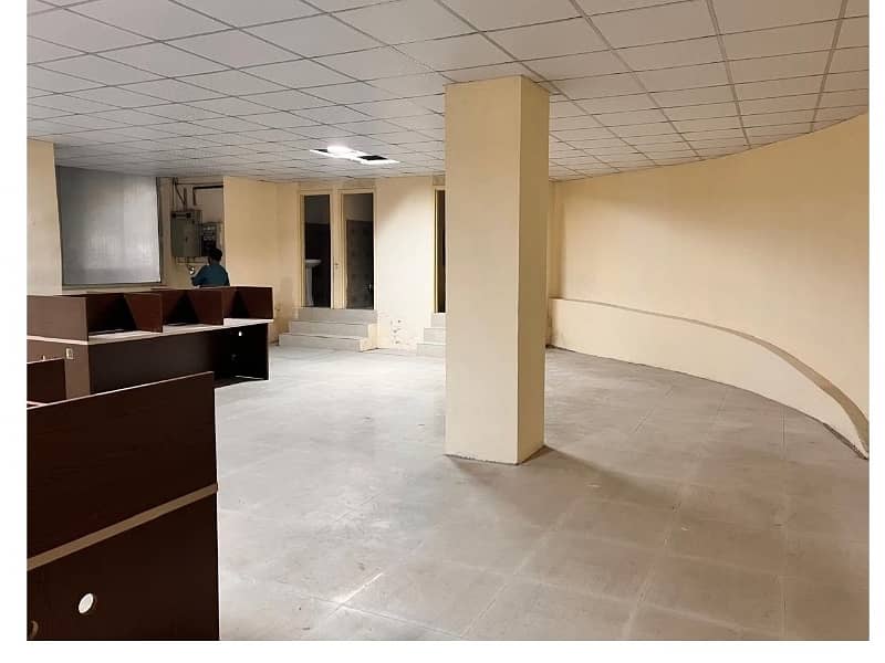 Investment Corridor And Builders Proudly Offer Area 1200 Square Feet Corporate Office Available For Rent in Main Boulevard Road Gulberg 3 Lahore 2