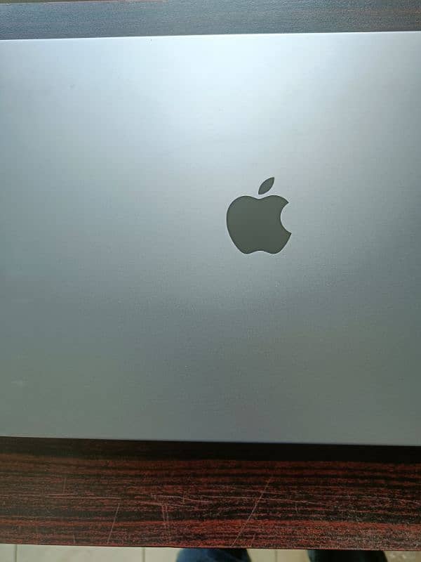 apple MacBook pro M1 16 inch,16 gb 512 SSD in good condition 2