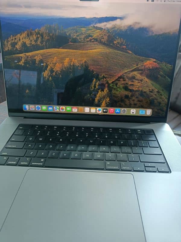 apple MacBook pro M1 16 inch,16 gb 512 SSD in good condition 4