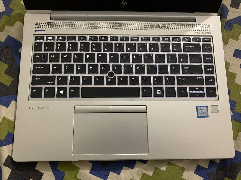 HP Elitebook i5 8 gen 8gb 256 ssd 1