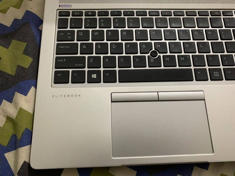 HP Elitebook i5 8 gen 8gb 256 ssd 4