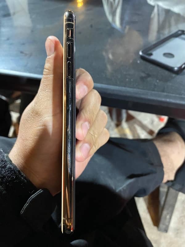 Iphone Xs max 64 Gb Non Pta-Factory Unlocked ( Golden Colour ) 5