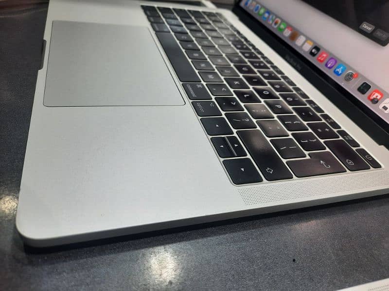 Apple Macbook pro 2017 3