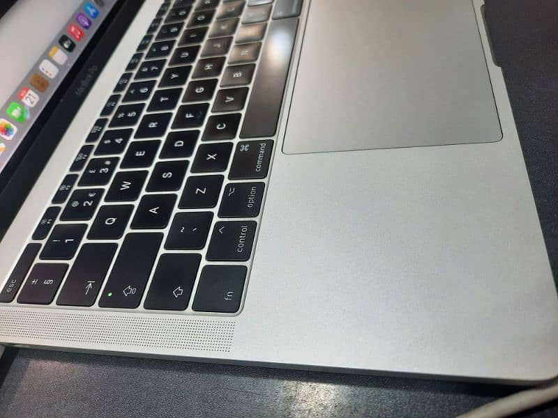 Apple Macbook pro 2017 4