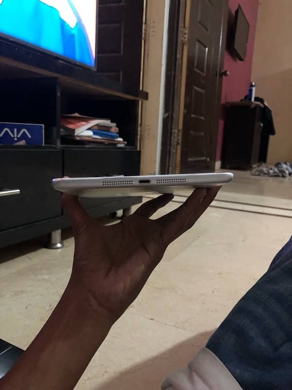 iPad mini 2 16 gb all ok screen scratch hai or password bhul gya main 0