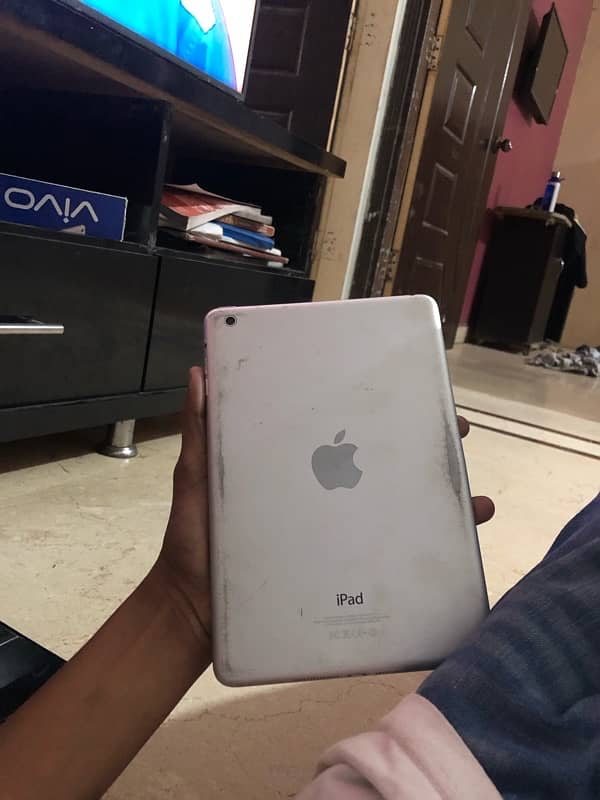 iPad mini 2 16 gb all ok screen scratch hai or password bhul gya main 4