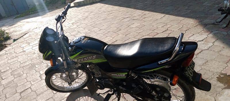 Ok bike hai lush condition me hai bilkul ok hai engine be saaf bike h 3