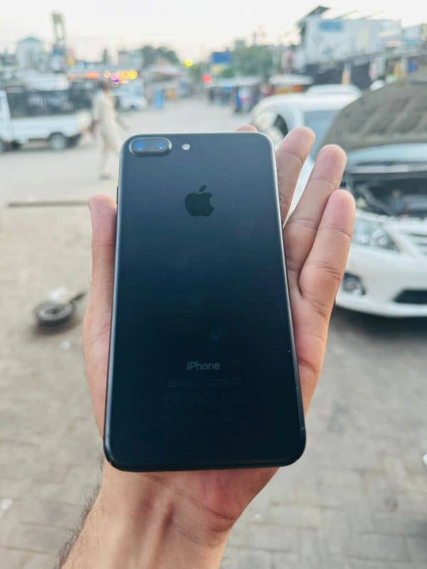 iPhone 7plus 32gb black colour(Pta Approved) 1