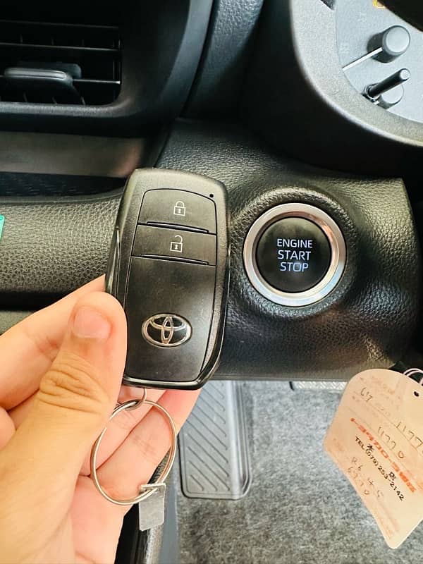 Toyota Yaris 2023 X push start 12