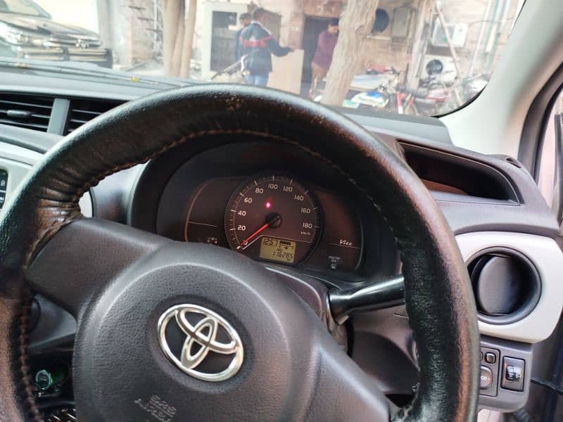 Toyota Vitz 2011 4