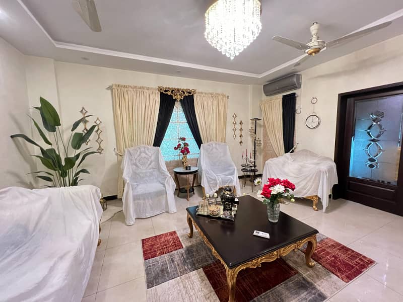 Luxurious 12-Marla 04-Bedroom Apartment available for Sale in Sector-F, Askari-10, Lahore Cantt 1