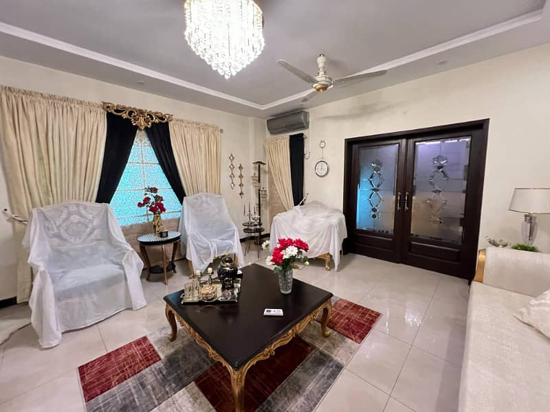 Luxurious 12-Marla 04-Bedroom Apartment available for Sale in Sector-F, Askari-10, Lahore Cantt 2