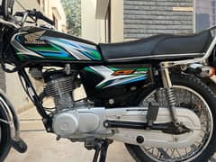 Honda 125 black colour  its look like a new condition 2023