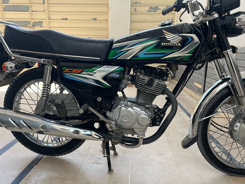 Honda 125 black colour  its look like a new condition 2023 1