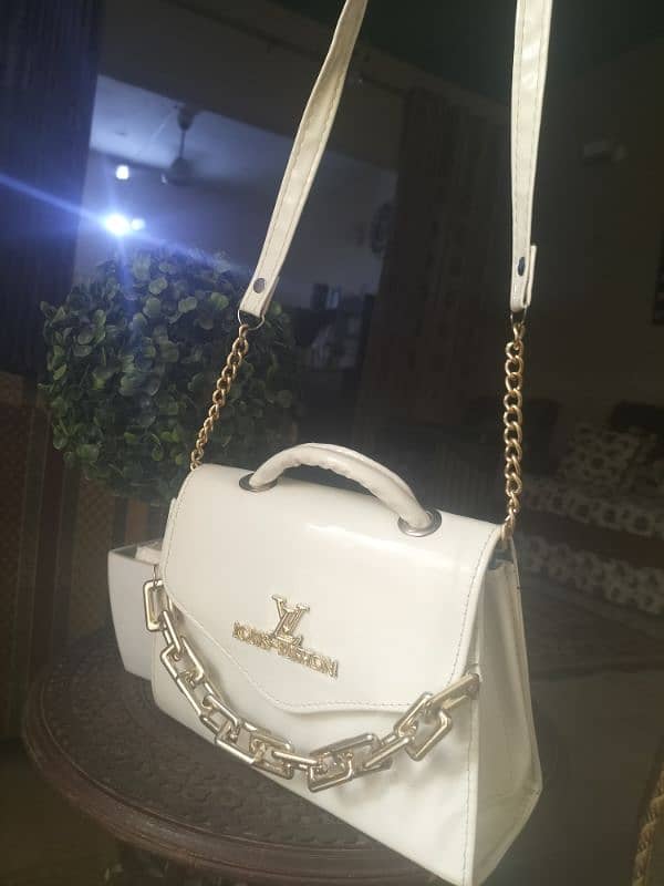 Exclusive deal - Chic Leather Handbag & Stylish White Crossbody Bag!!! 3