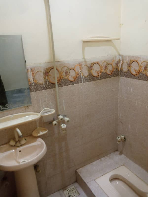 1 room washroom available for rent in khanna pull sanam chok 1