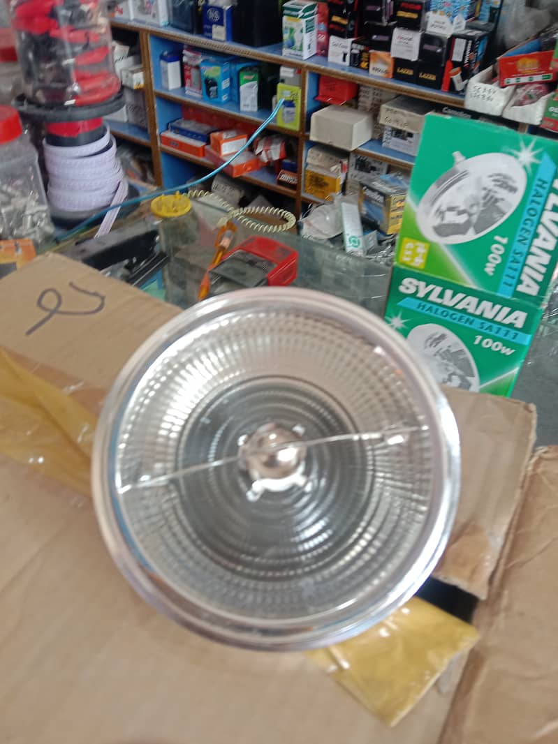 Sylvania Halogen SA111 100 bulb 1