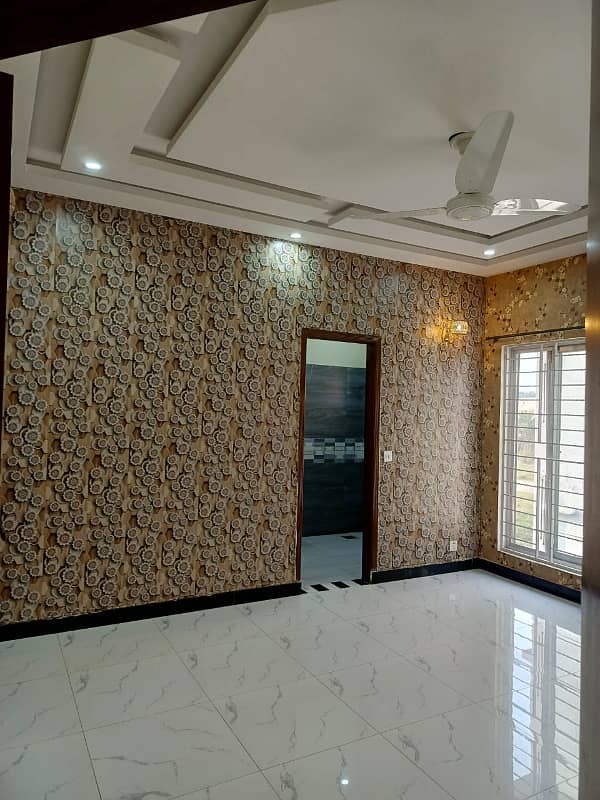 10 Marla Luxury Upper Portion Available For Rent in Bahria Town Sector C Lahore 6