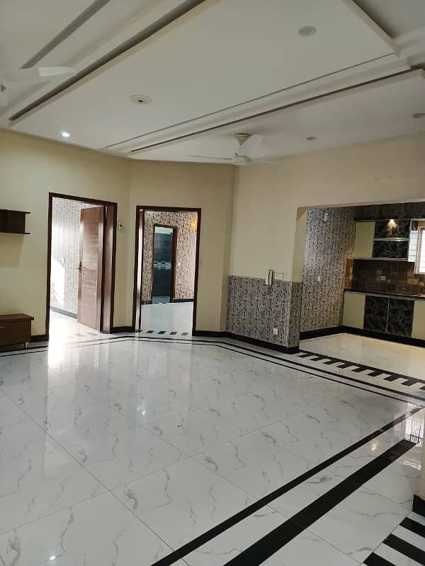 10 Marla Luxury Upper Portion Available For Rent in Bahria Town Sector C Lahore 7