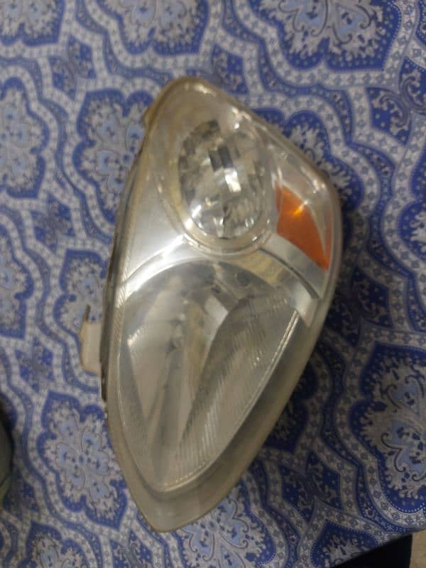 Toyota Platz HeadLight 0