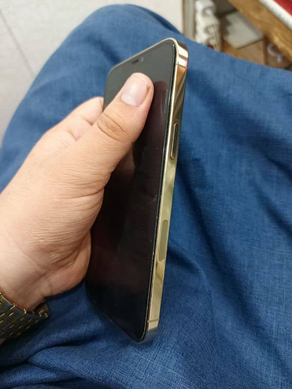 IPhone 12 pro mix 90 buttery health 128 GB  10/10 condition  toch dmge 6