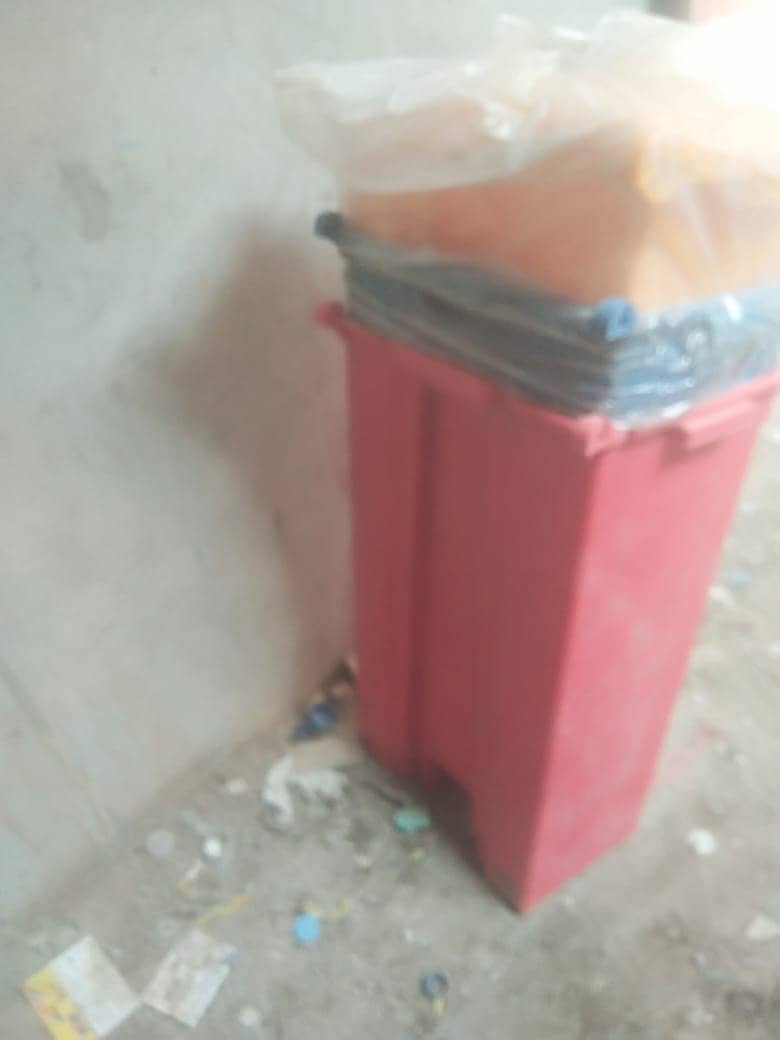 Garbage Bin/ Dustbin/ 1